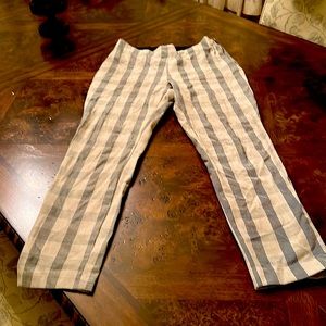 Cute plaid skinny pants.